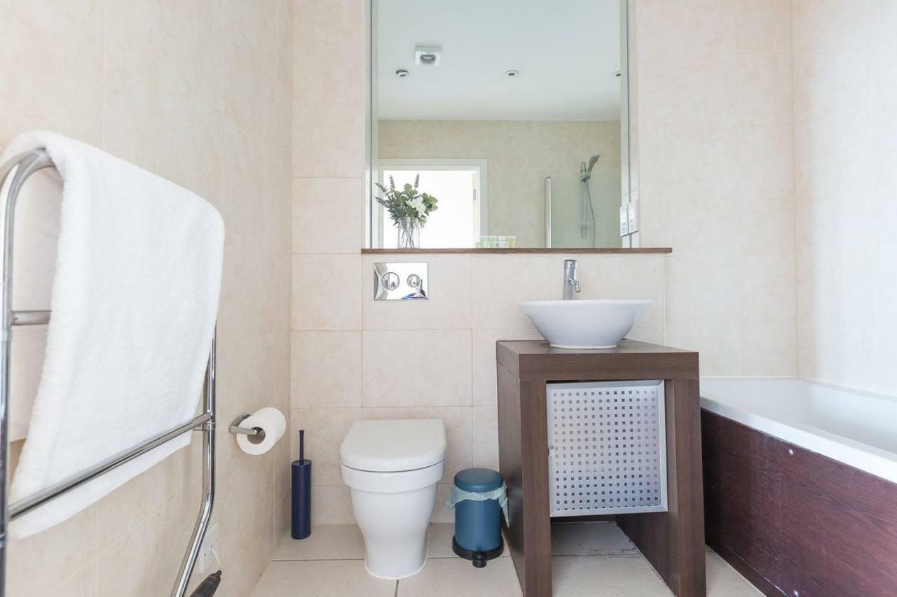 Modern 1 Bedroom Apartment In E1 With Great Views London Exterior photo