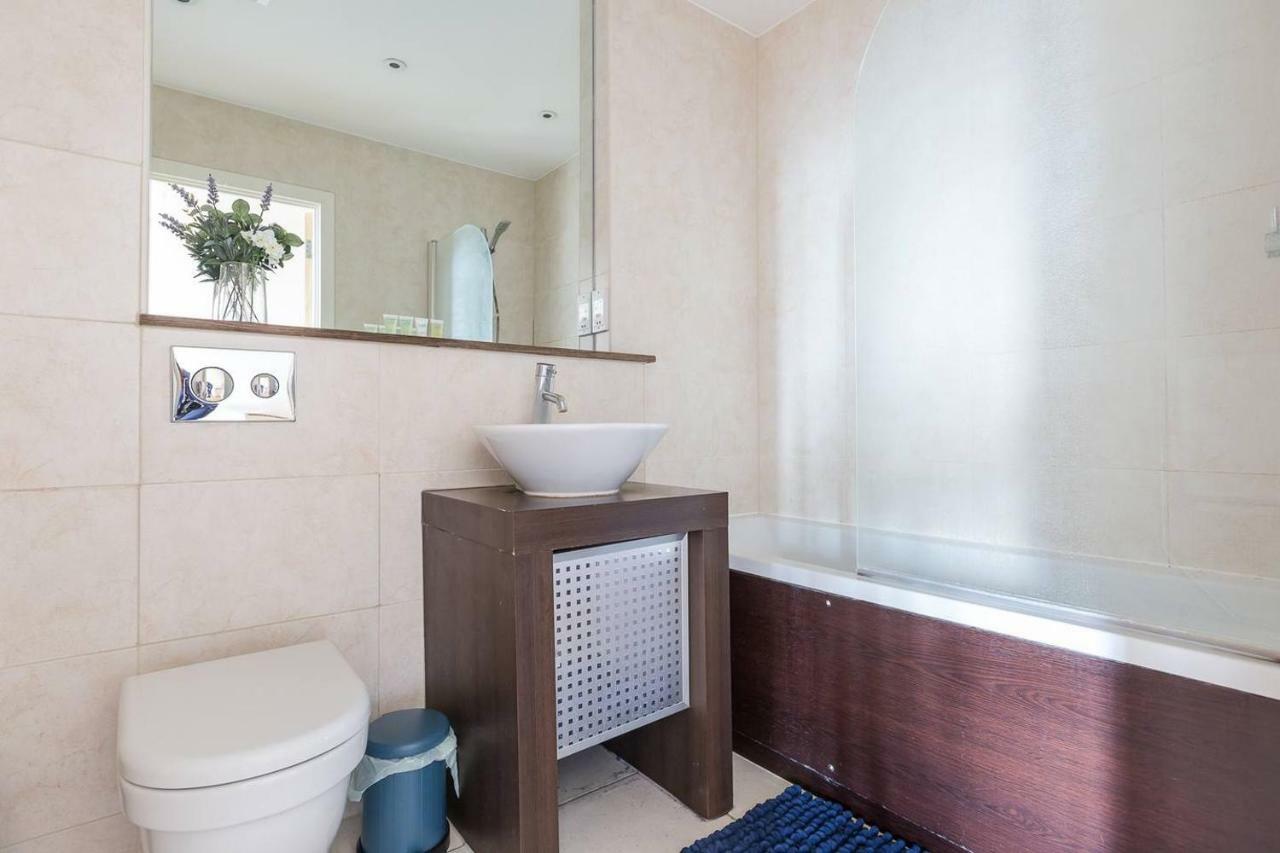 Modern 1 Bedroom Apartment In E1 With Great Views London Exterior photo